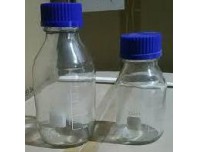 Chai trắng nắp vặn xanh